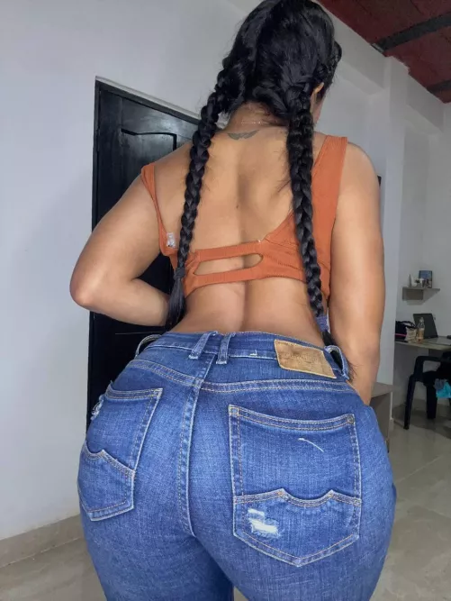 This jeans hug my curves perfectly. by Clarissa_Joan