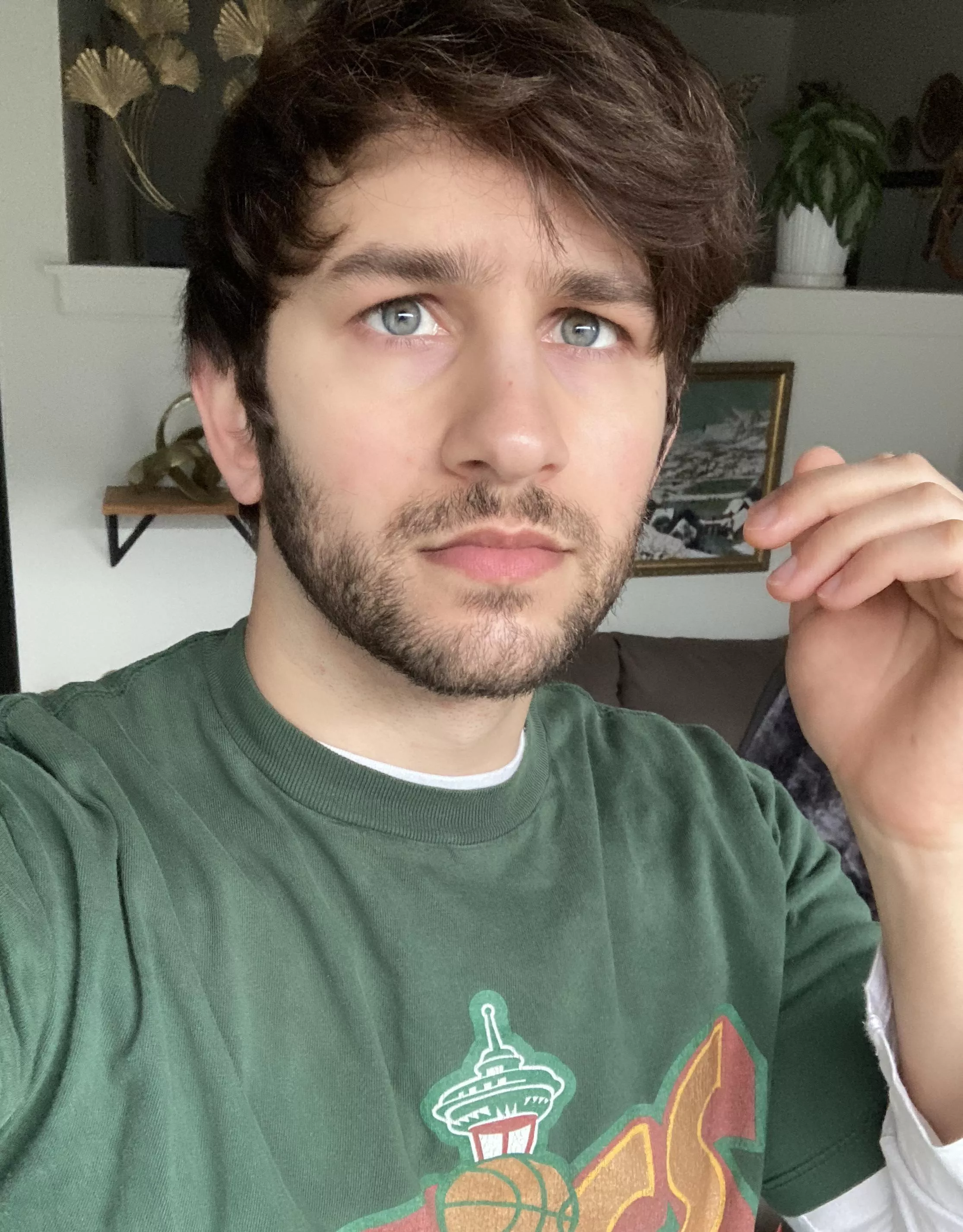 Was taking a selfie when I realized my neighbors forgot to close their blinds before they started the hankypanky… 😅 posted by leolyons_94