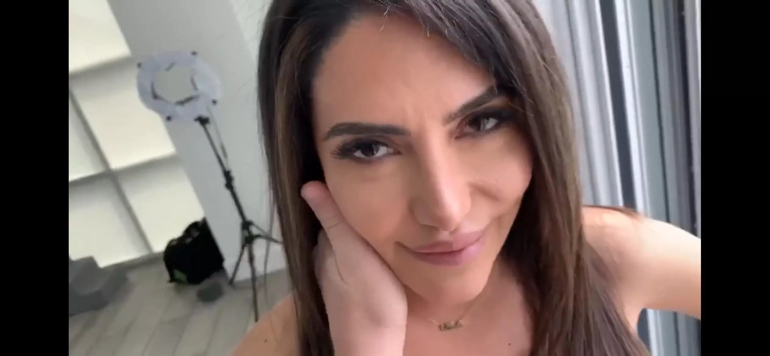 What you think she want?  posted by charminganalystic