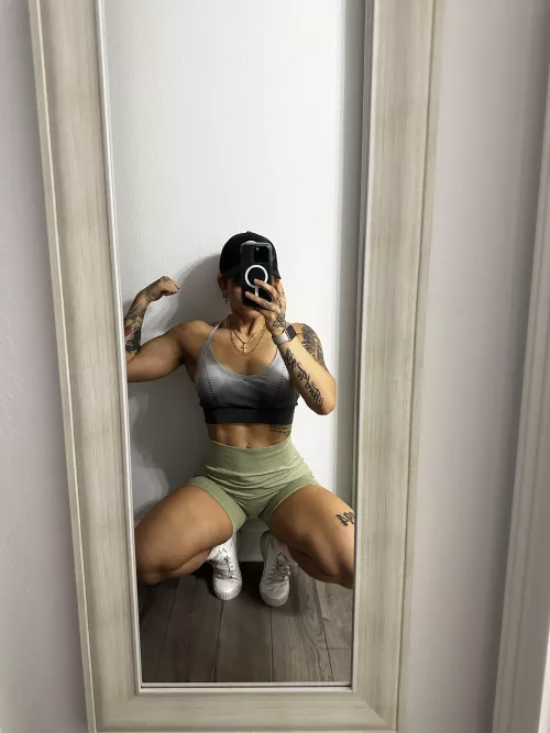 Working out for the post gym selfie by Alexia_Richard