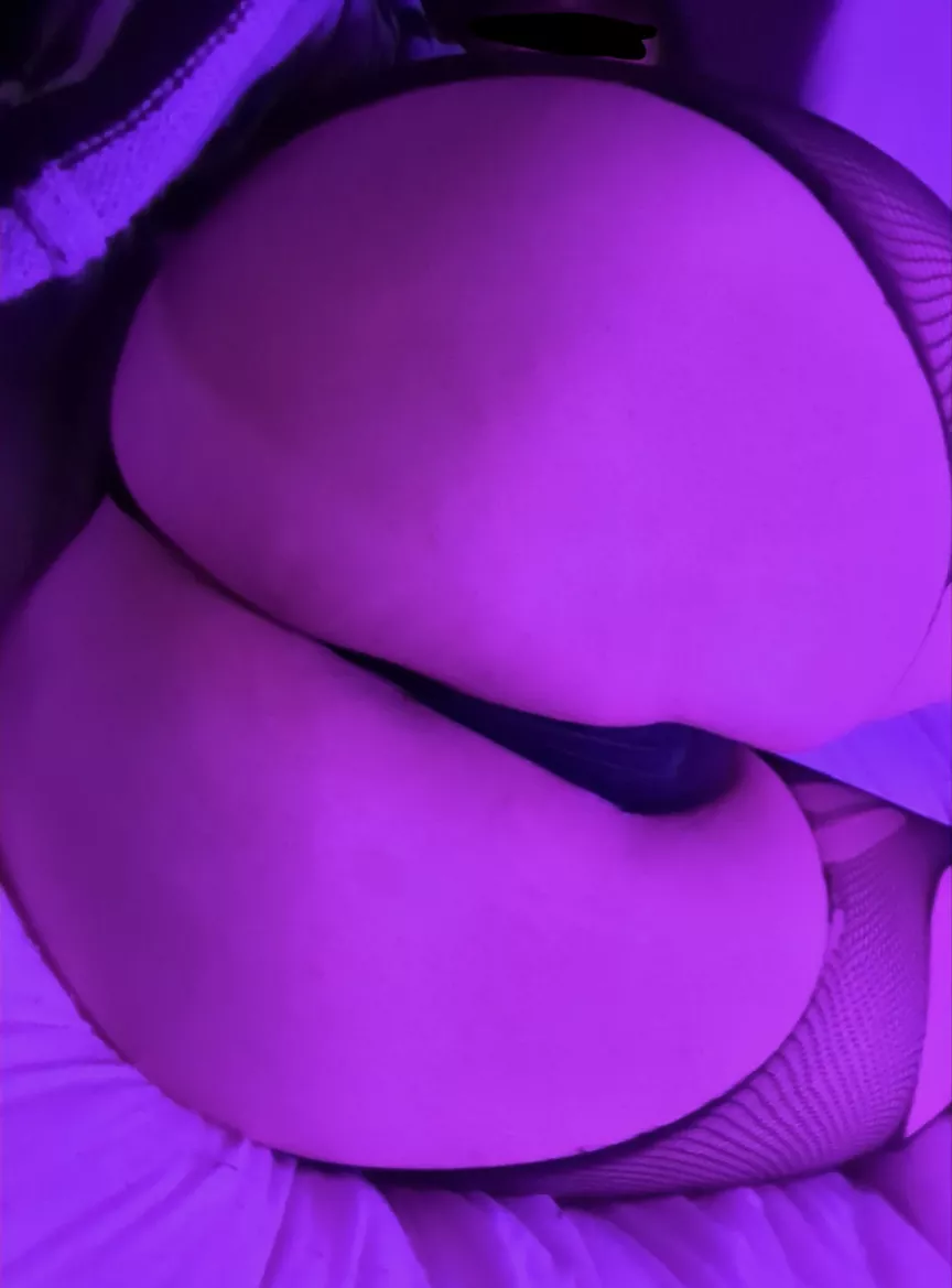 You don't mind getting pics like this from your roommate right? >\\\< posted by MarcyButtkin