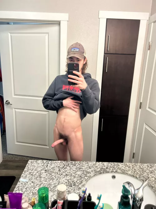 19 anyone wanna cum on vc? by Standard_Bit376