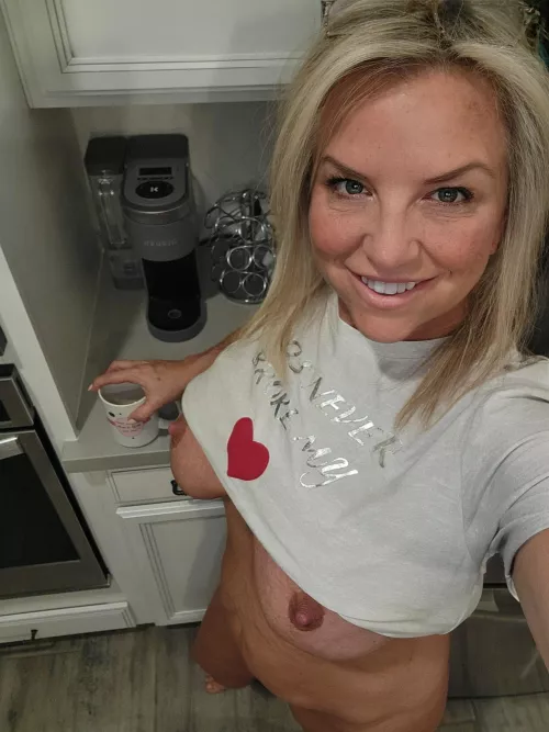 55f Who's joining me for breakfast? Have a great day,  darlin! by crazychichi