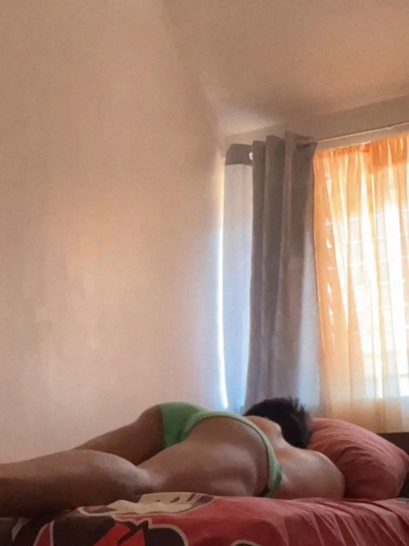 a different kind of bulge posted by lurkingwolf_