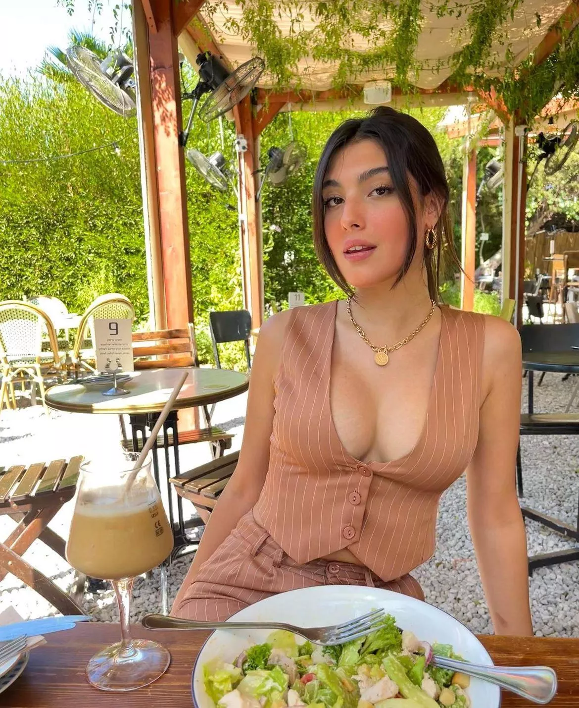 Across the table posted by Dorkles_