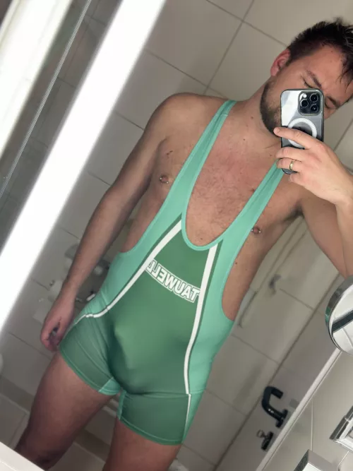 Again with a harder bulge. by straightNbi