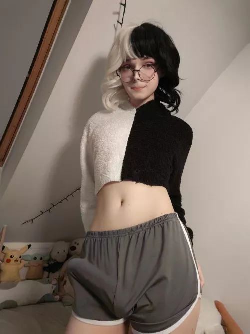 Am I pretty enough to seduce a straight guy? 🥺 by MaxHamster69