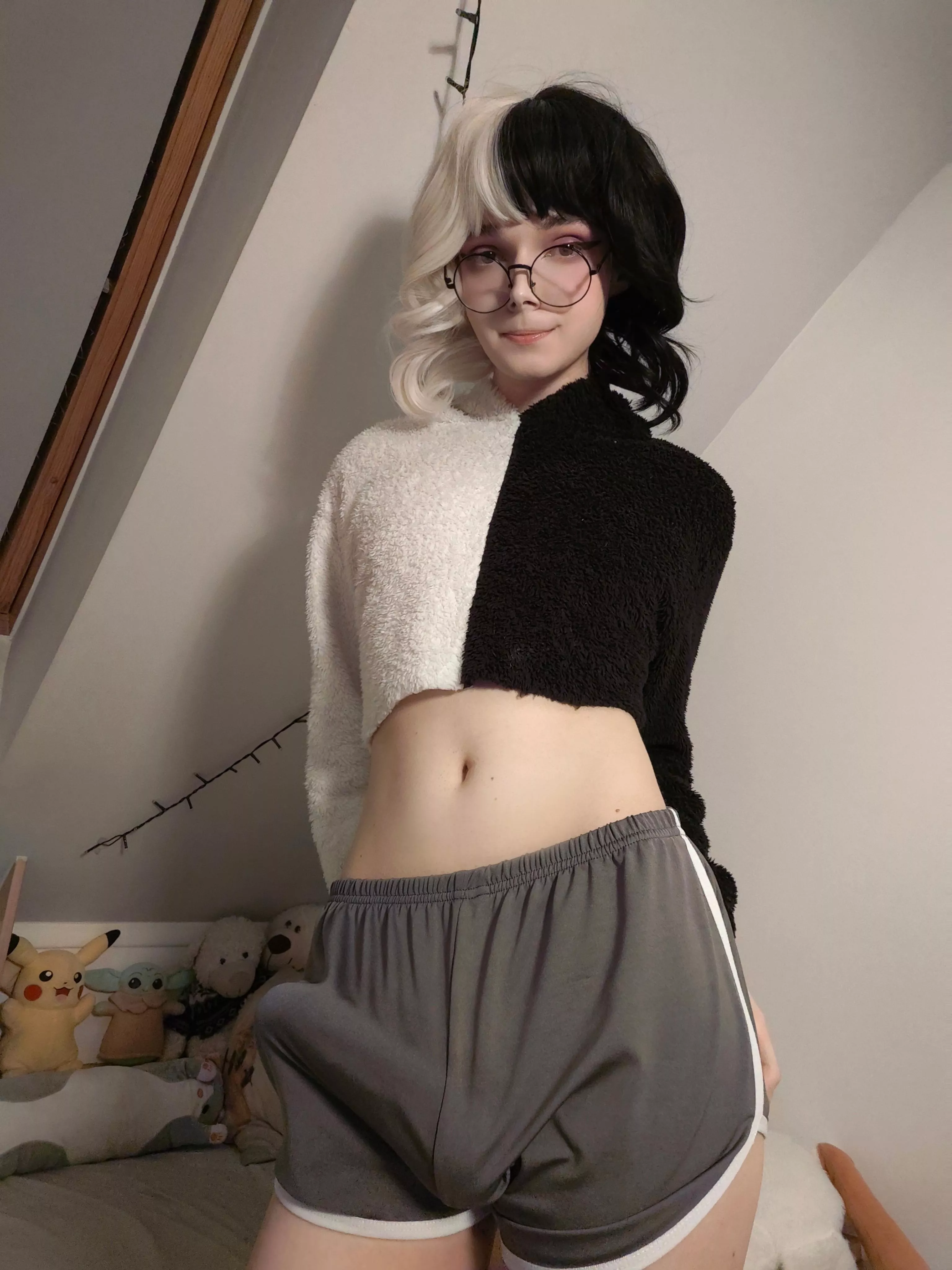 Am I pretty enough to seduce a straight guy? 🥺 posted by MaxHamster69