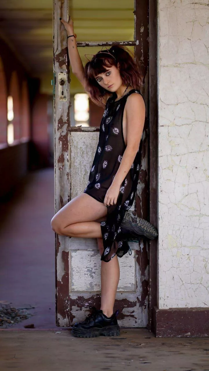 black dress posing, waiting for ur charming prince in shadows F18 posted by kissesglitter