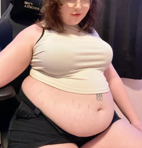 Crop tops 🤝 pot belly’s  by HeftyDoggy