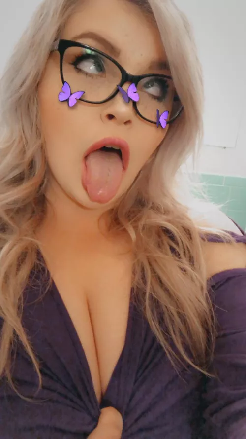 Cum on my face or down my throat? by LuxeMisty