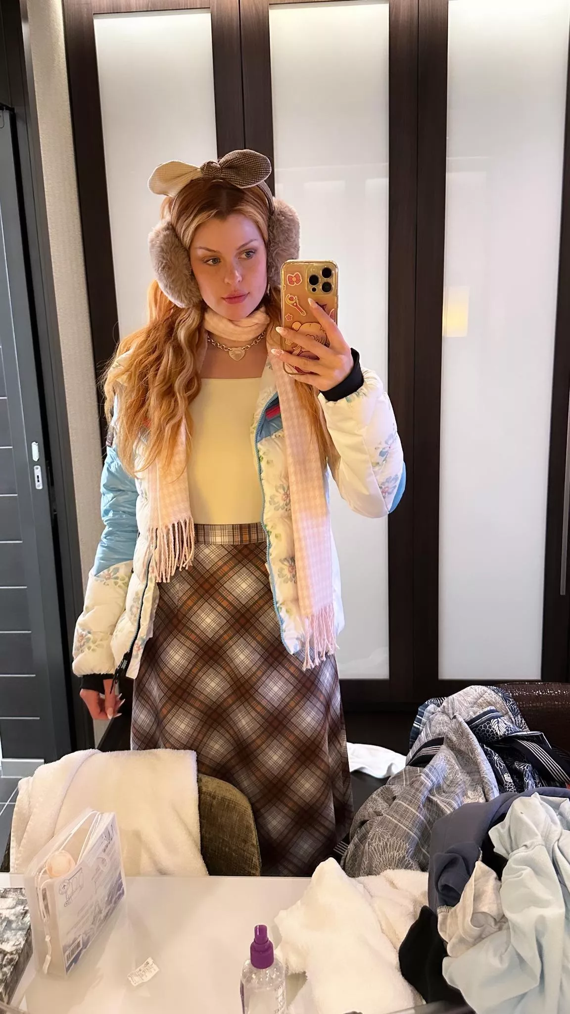 E l l y C l u t c h posted by x---1