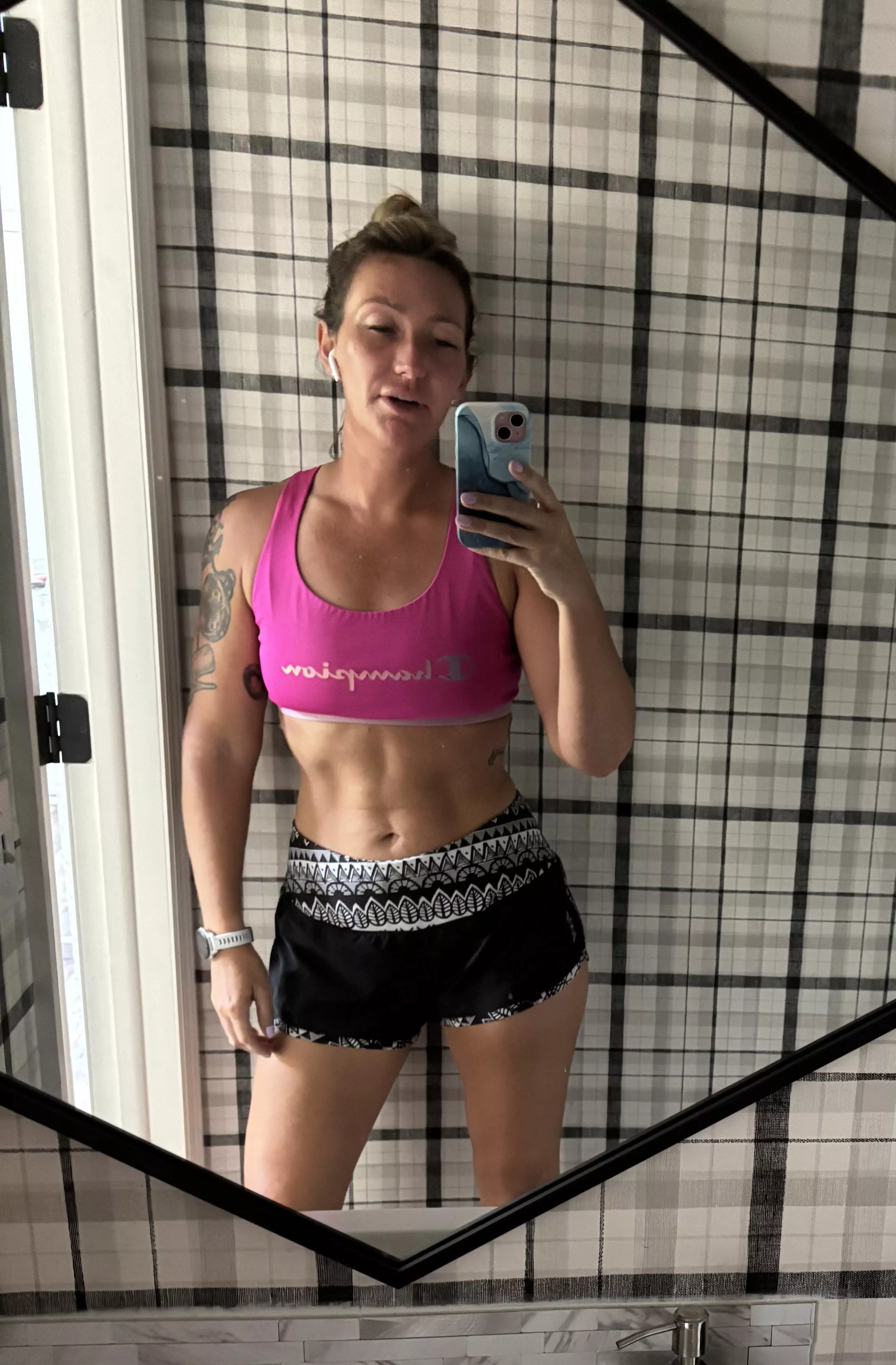 Gotta stop for a selfie [f] posted by krisrunnintina86