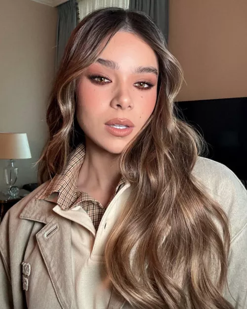 Hailee Steinfeld by OhNoWhatHappenedNow