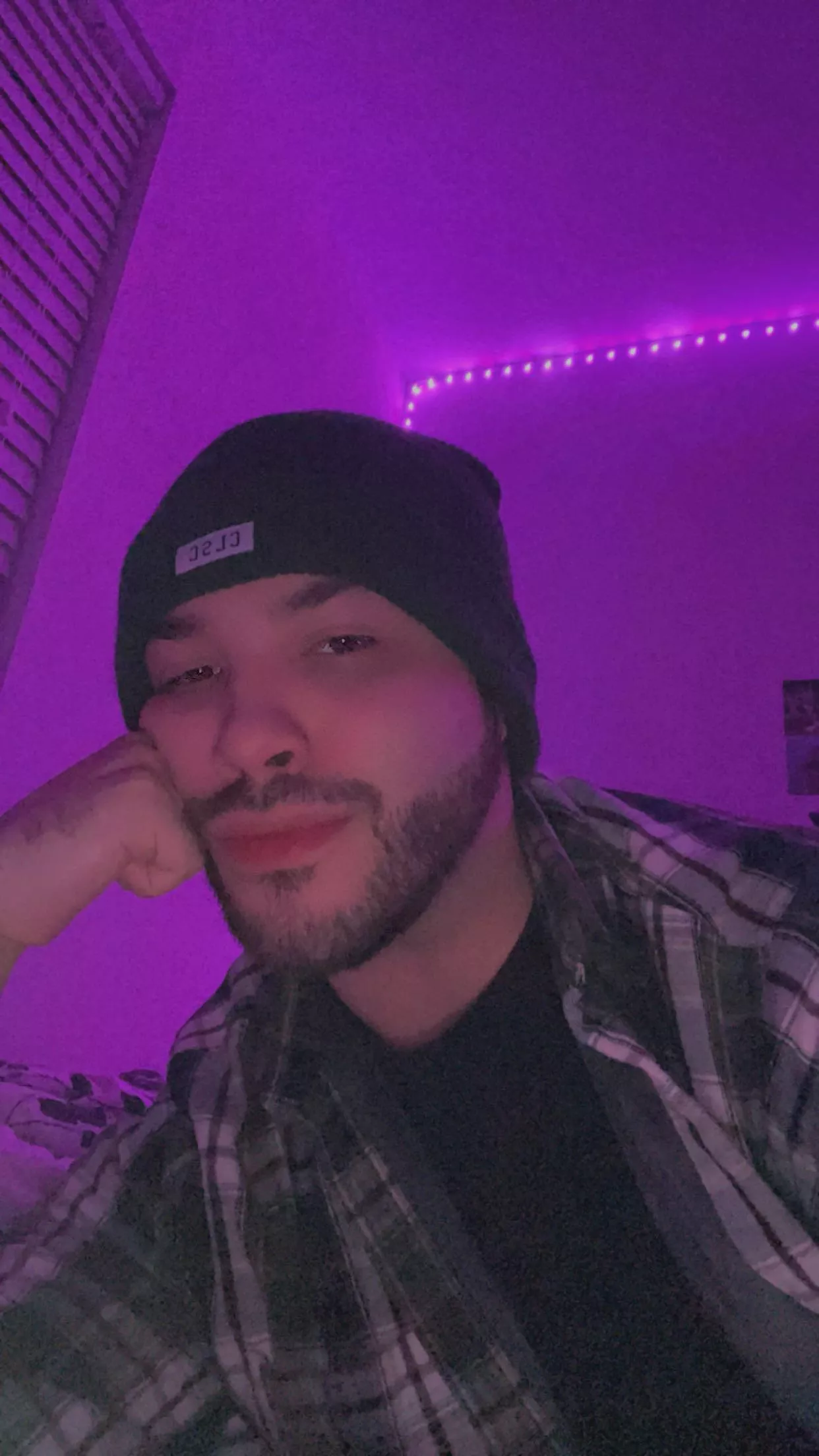 Happy hump day 😌 how’s everyone doing? posted by joeycx_