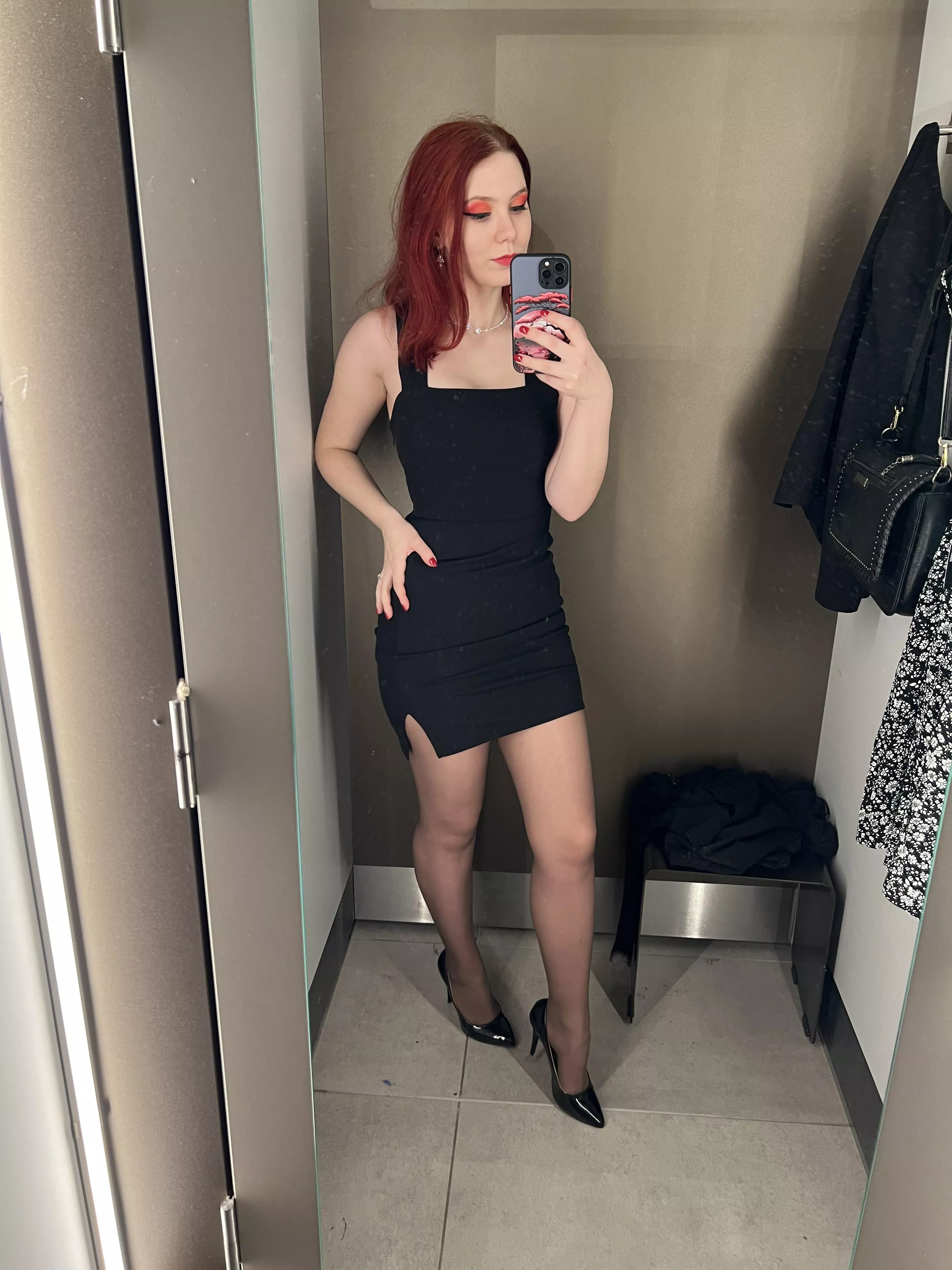 Hello 🖤 posted by ichigo_emaa