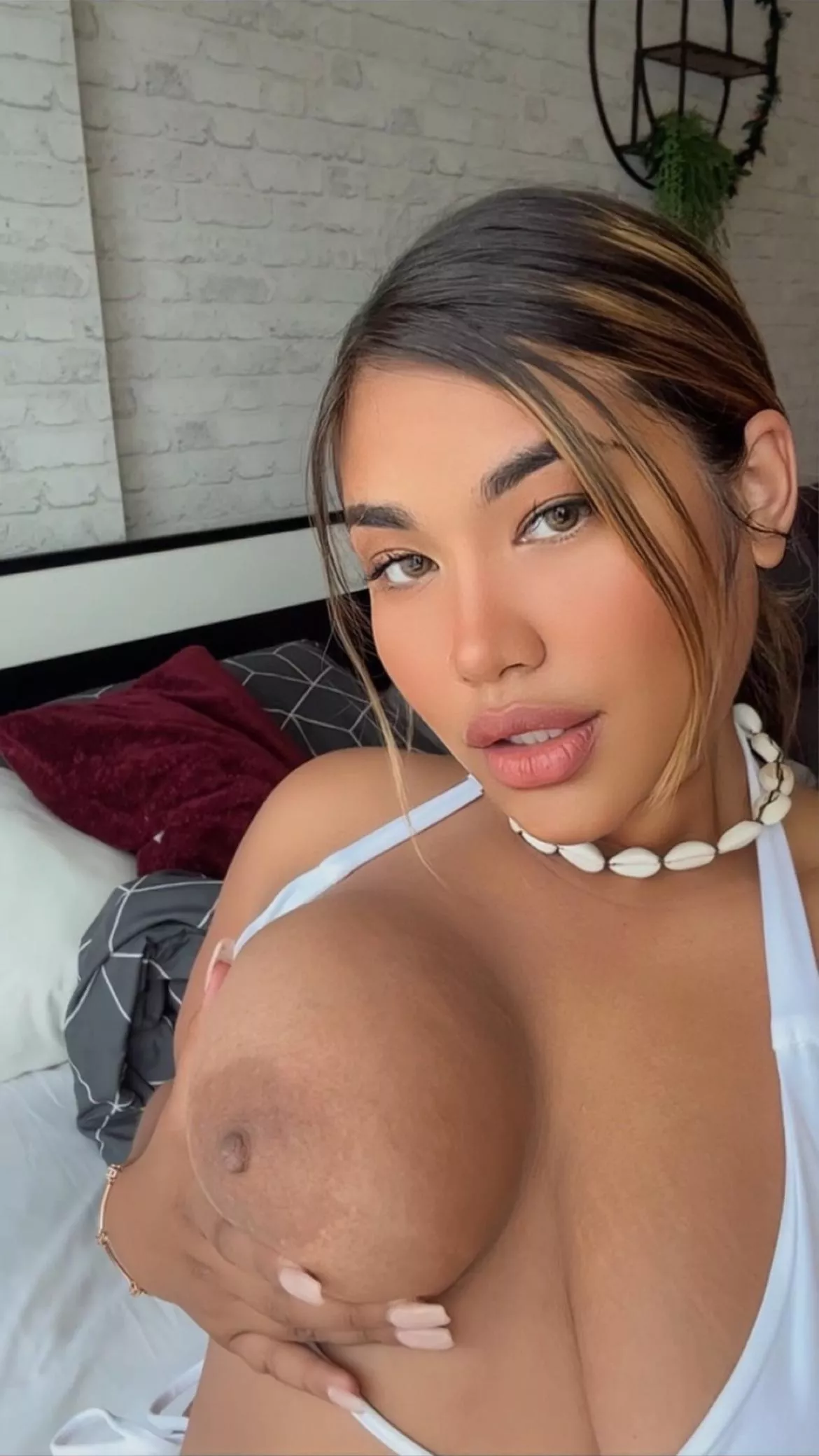 Hey I'm you new slut neighbor, would you like to visit posted by chambizp