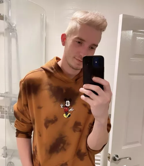 Heyy, need some gaymer friends 🙈  by Stumblefloor