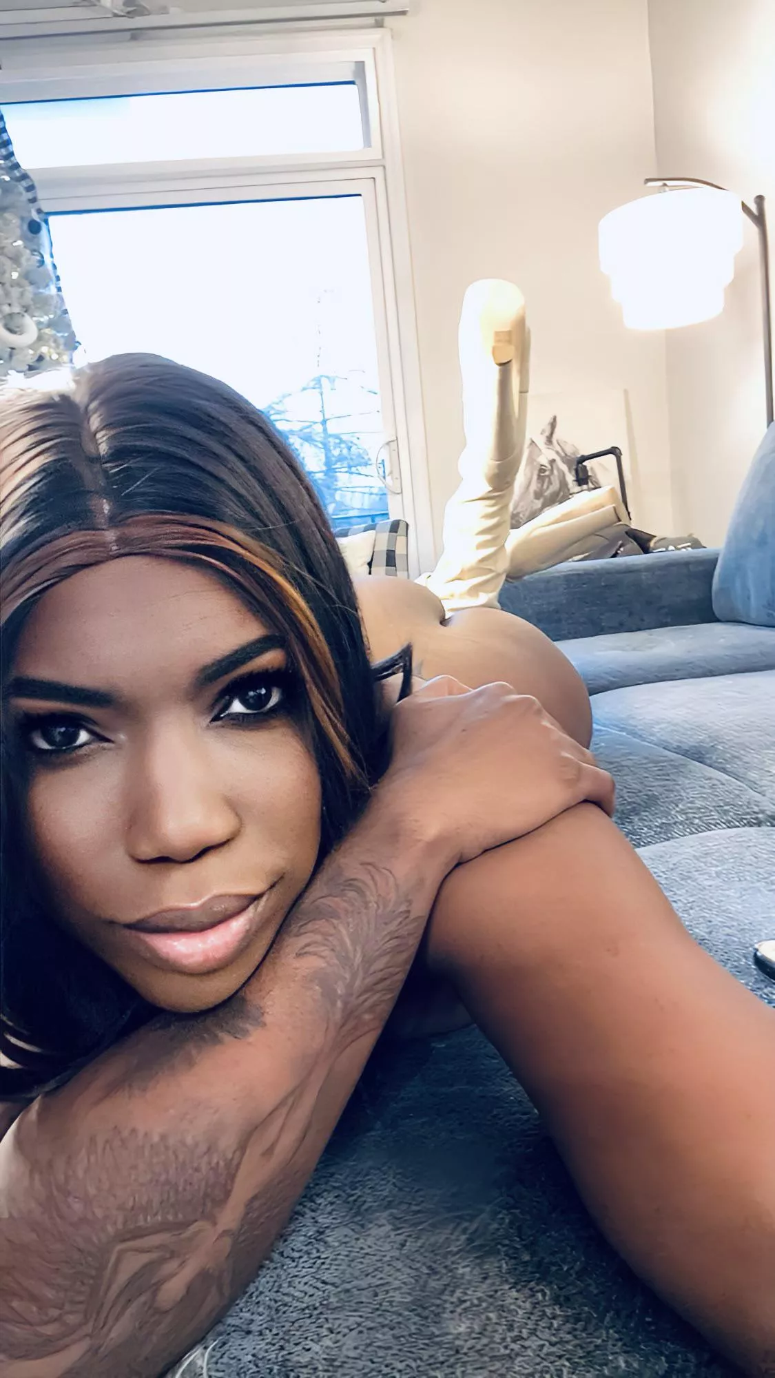 I’ll definitely leave my heels on  posted by foxybalboa23