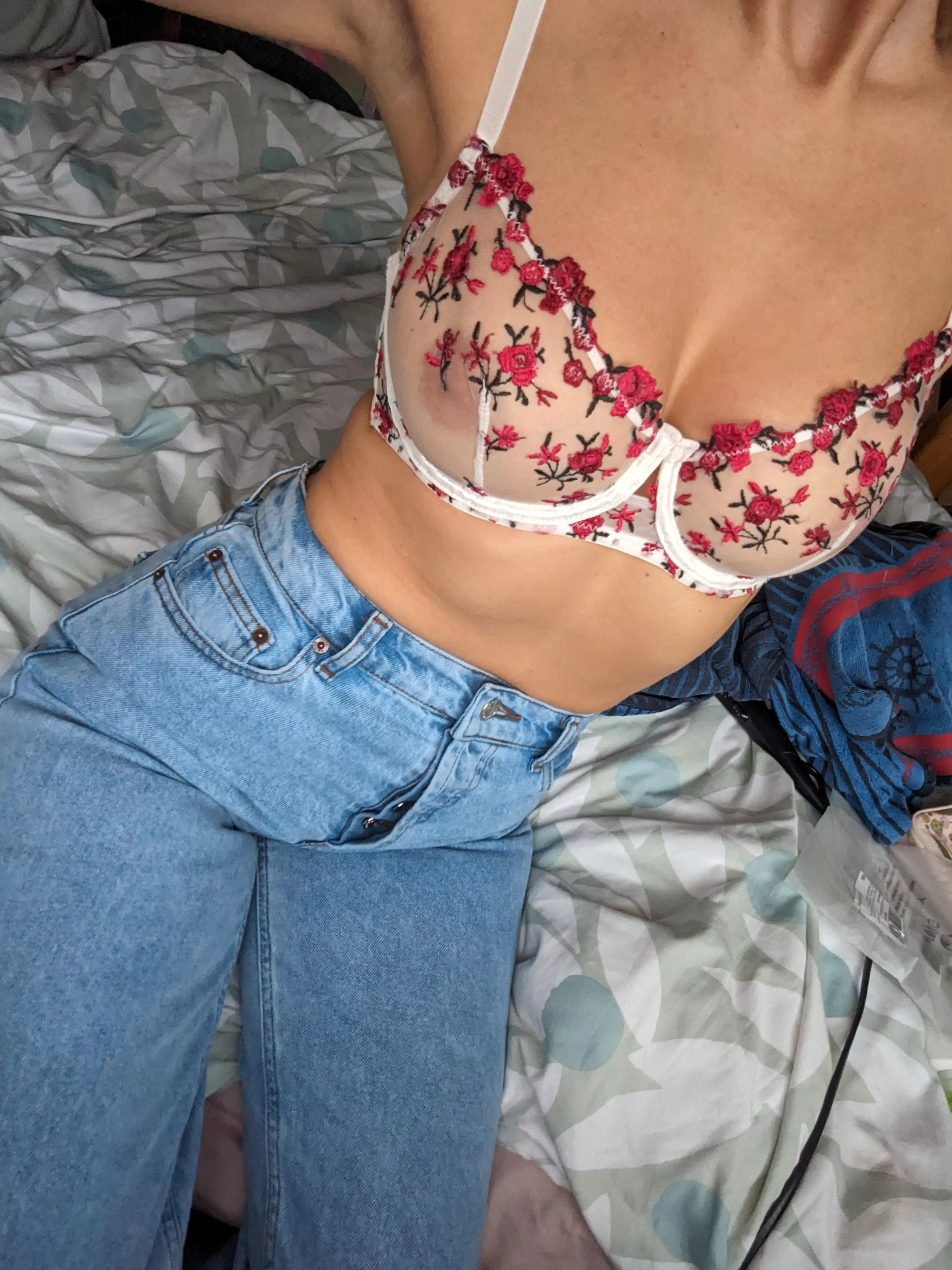 im 32 x i go to the gym to keep myself fit x would you still fuck me? x posted by Evil_Bunny69