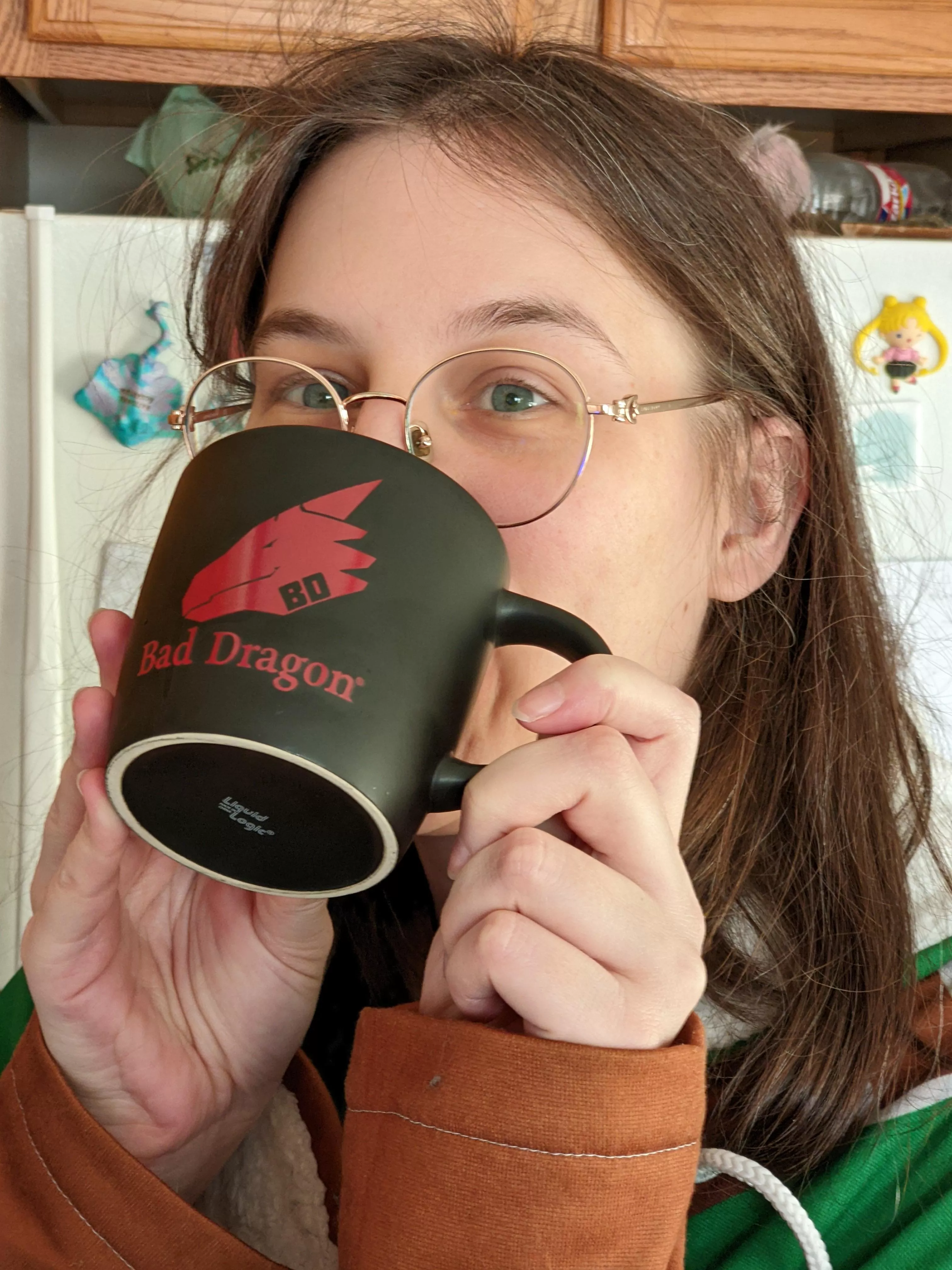 Just enjoying a morning cuppa... posted by windsingr