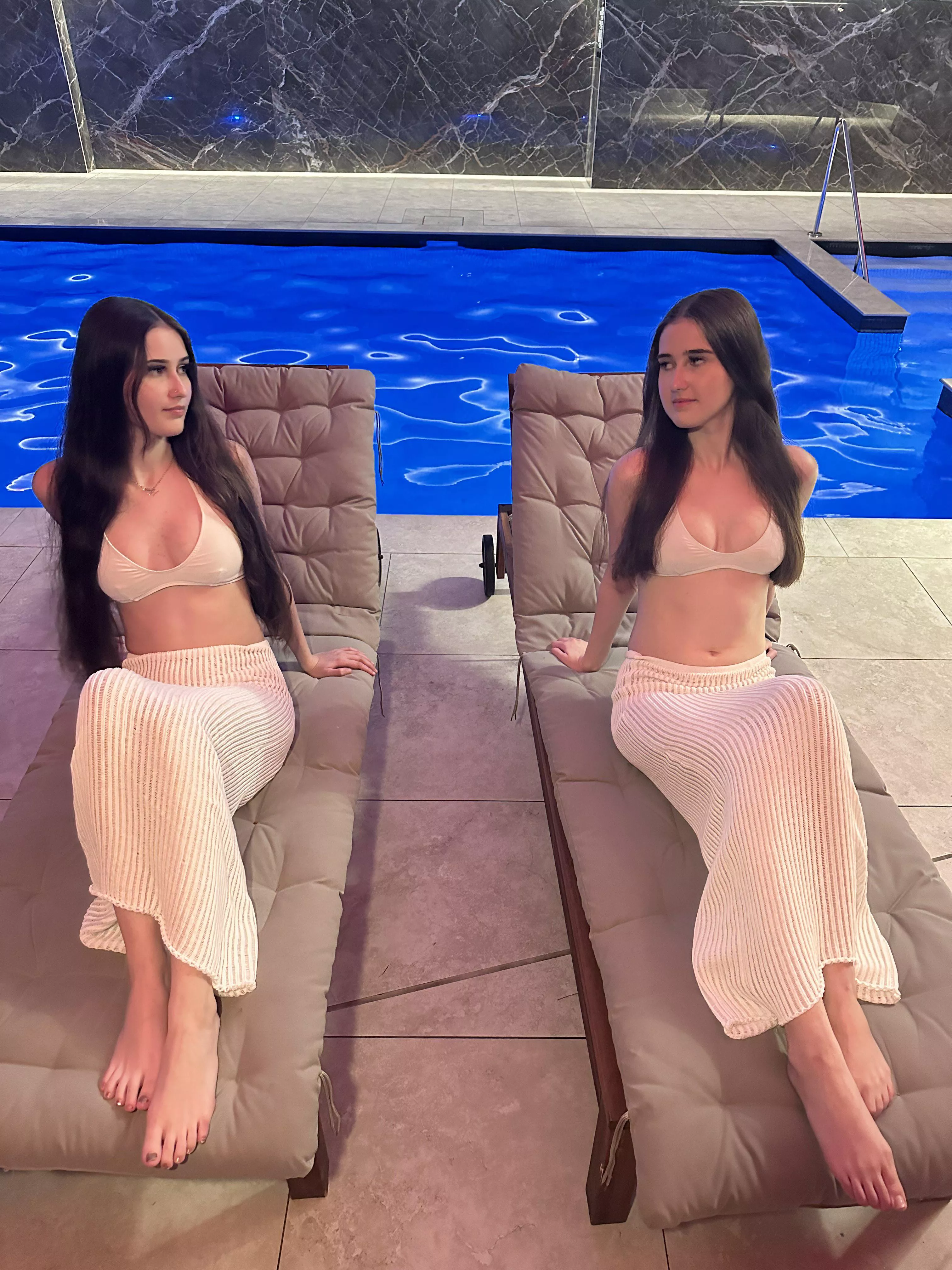 Left or right? posted by latina_x33