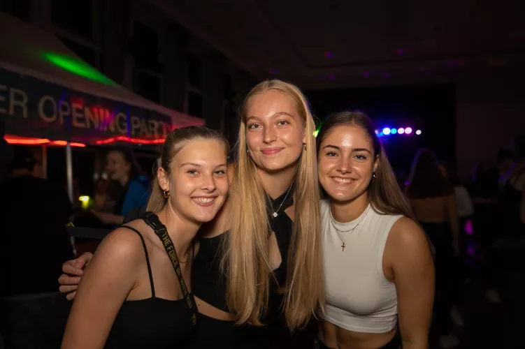 Maybe tall? by ledegg