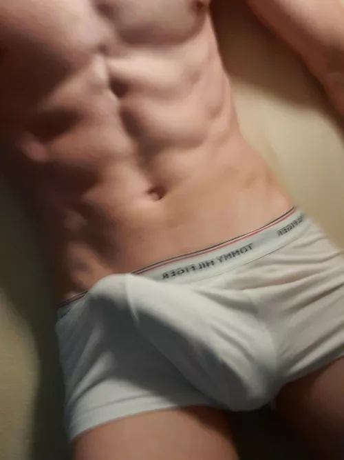 need someone to help me out here :) by dm_me_stufff