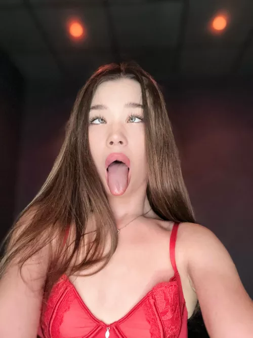 slutty babe needs cock by GraceDonald