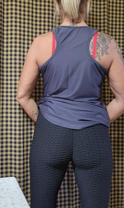 Squat days are paying off  by remix-i_like_it_all2