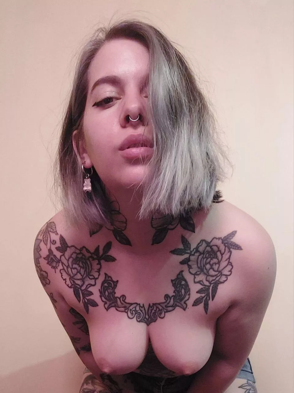 Topless and horny posted by lexxi_sky