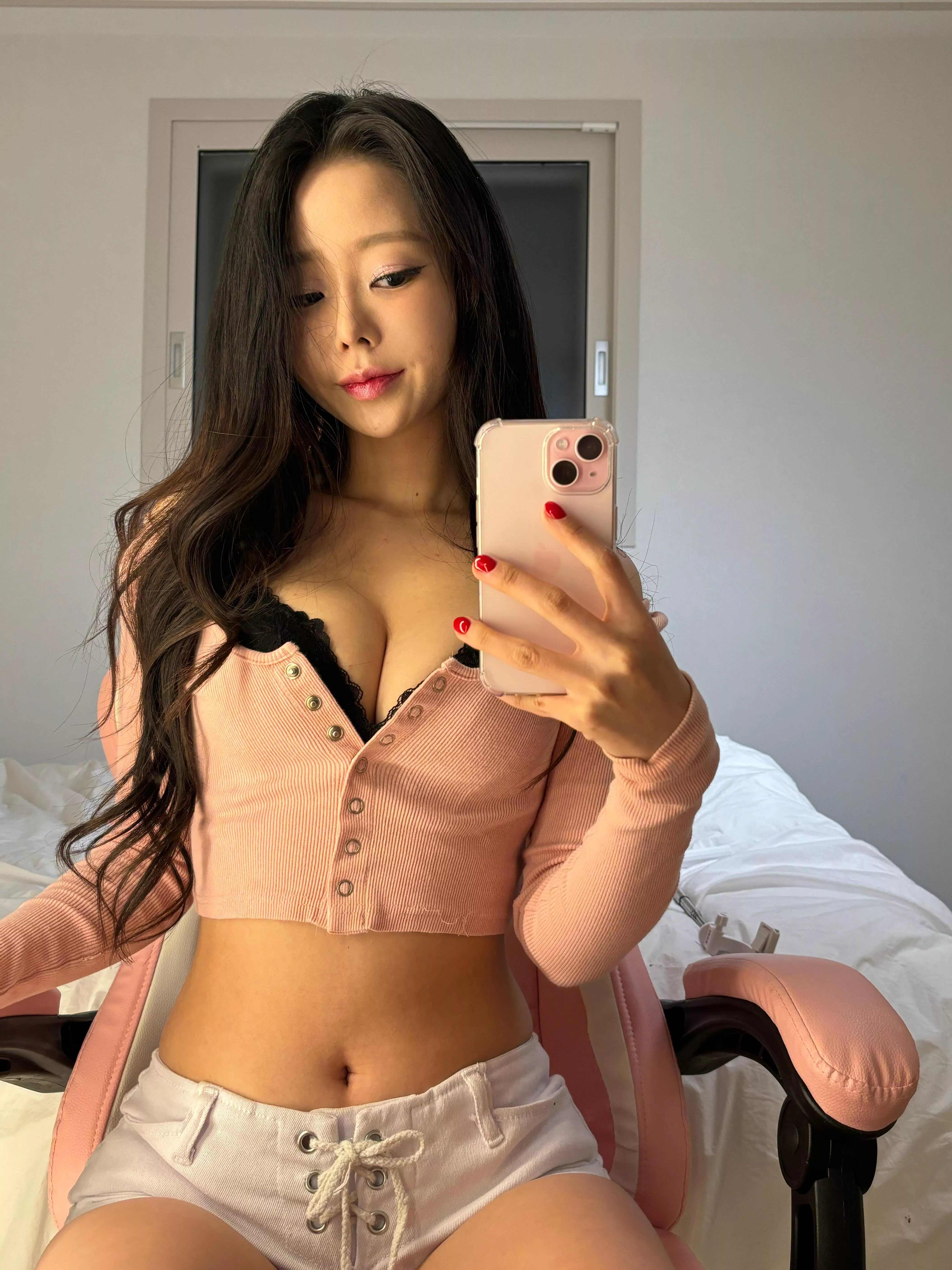 You think I look good in this? posted by xoo_Chloe