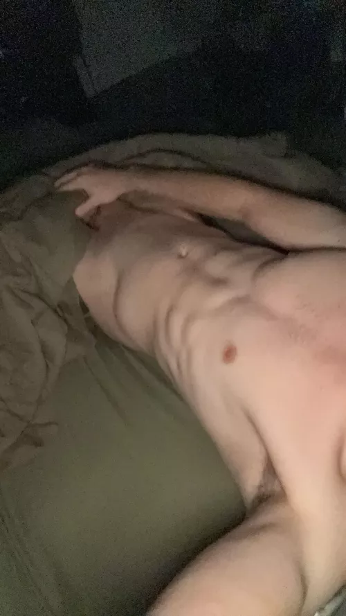 19 Frat boy looking for other fit guys that show face. Let’s compare and see who’s bigger snap: ryanyork70 by no_care2