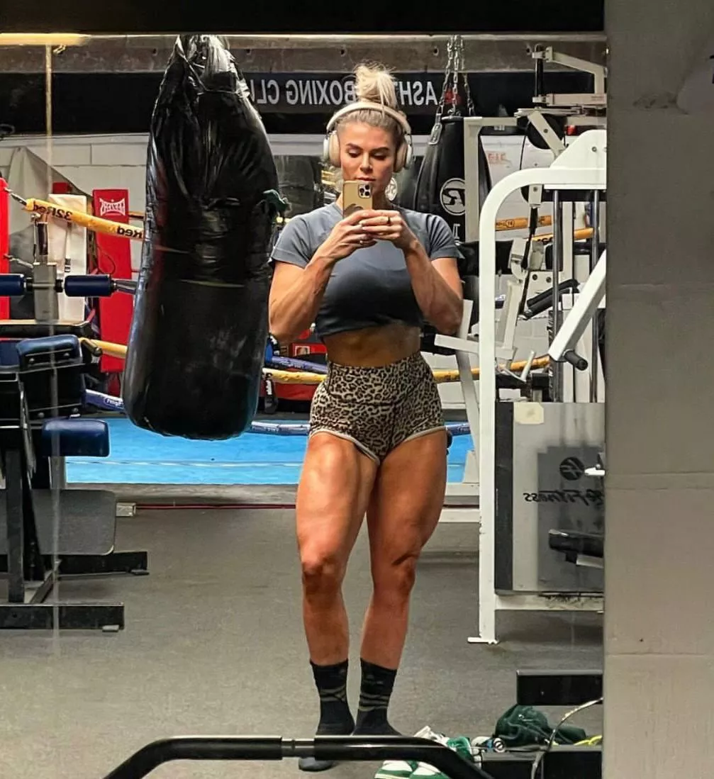 An ass worth spanking posted by Paislelkm