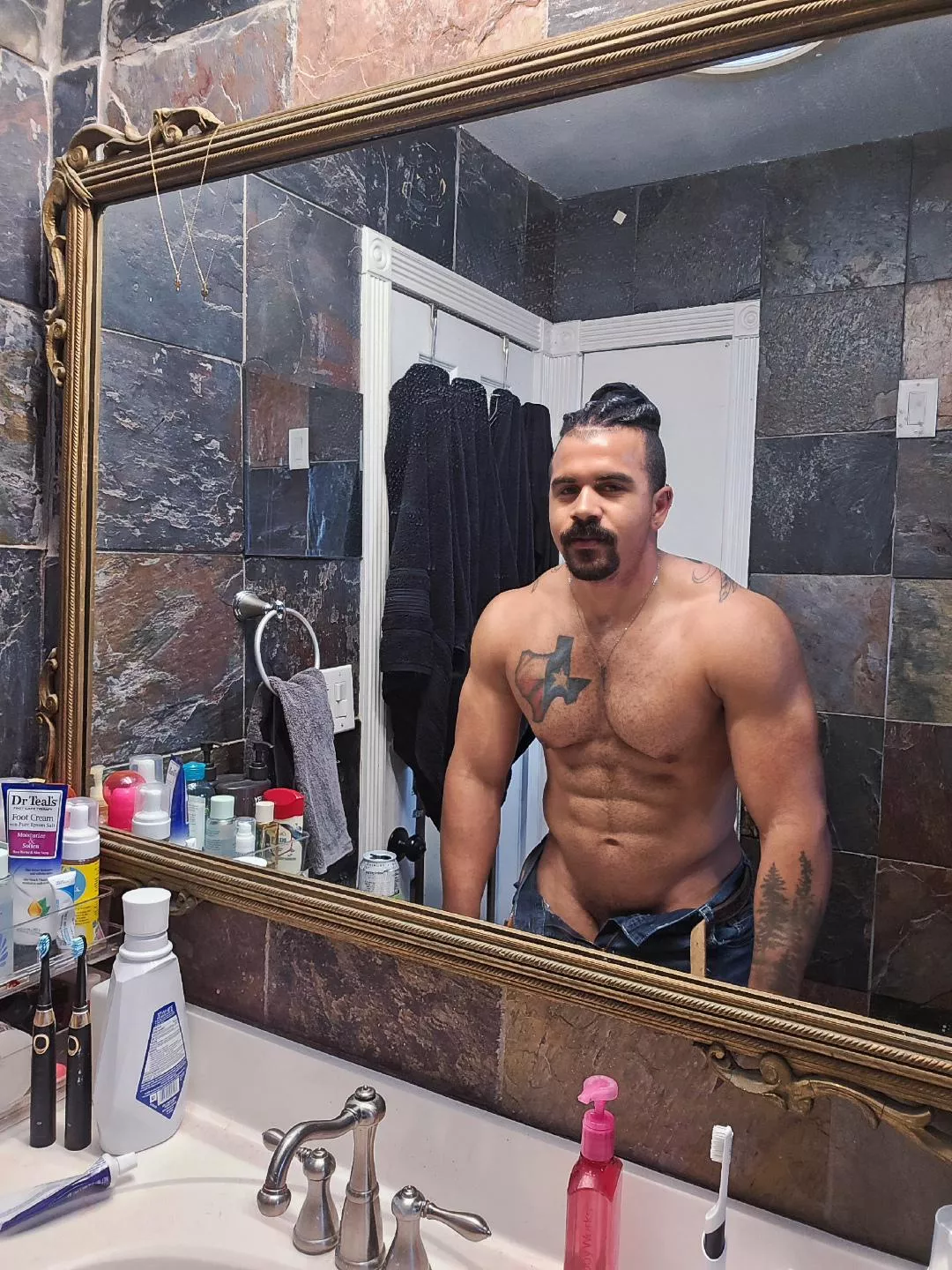 Bathroom V for you posted by damien_xxx