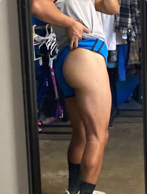 Can you tell that I do squats? by ApprehensiveWin5244