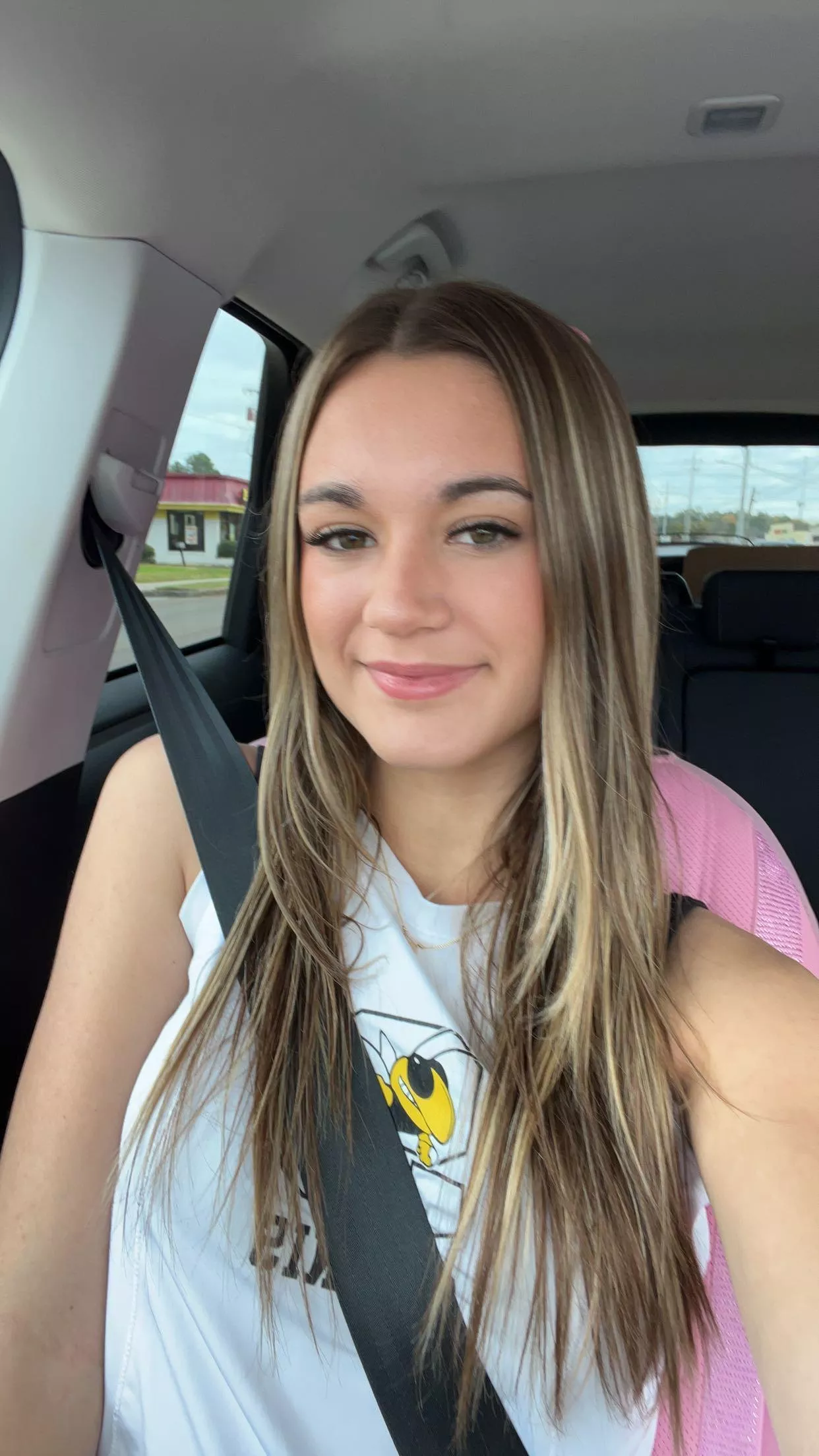 Classy girl going for a day out posted by GreaterOfAllTime