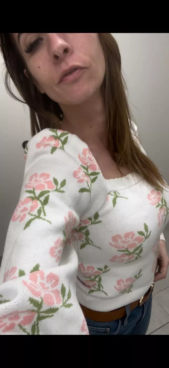 Conferences were crazy hot last night again! Can you guess what happened in the bathroom? 😈 posted by peachesandcre