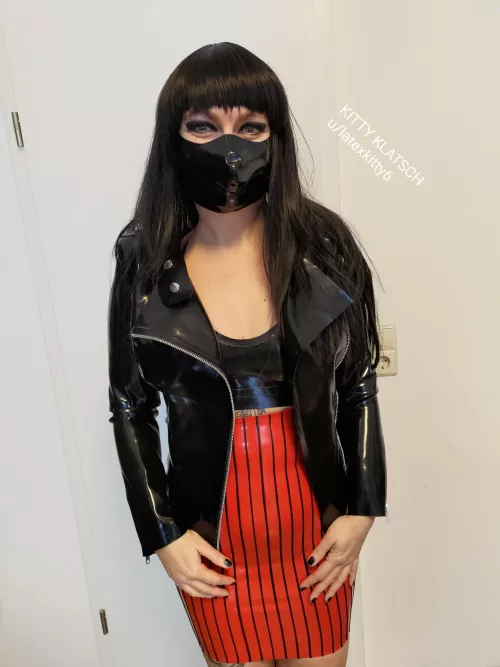 Do you think i am sexy? by latexkitty6