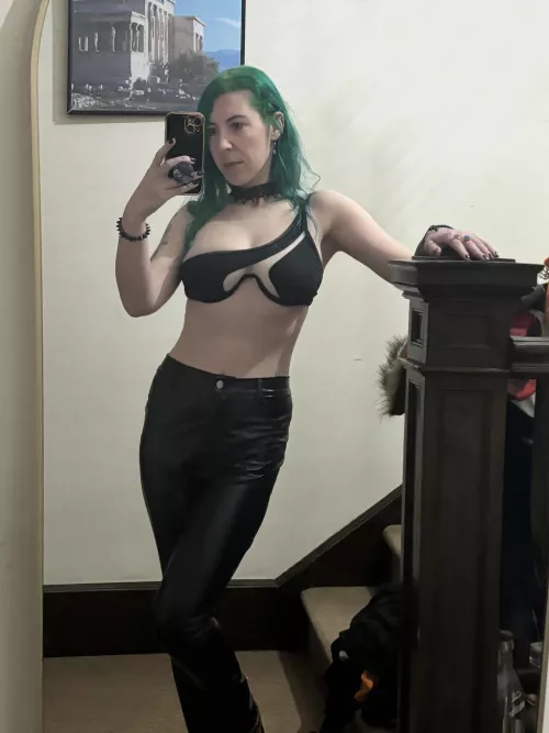 Getting ready selfie by sirenskiss3