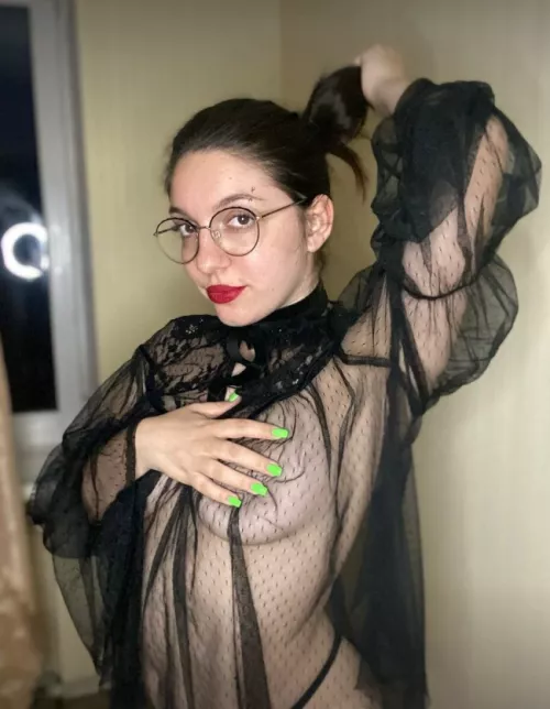 green manicure is not an obvious choice by margo_margot