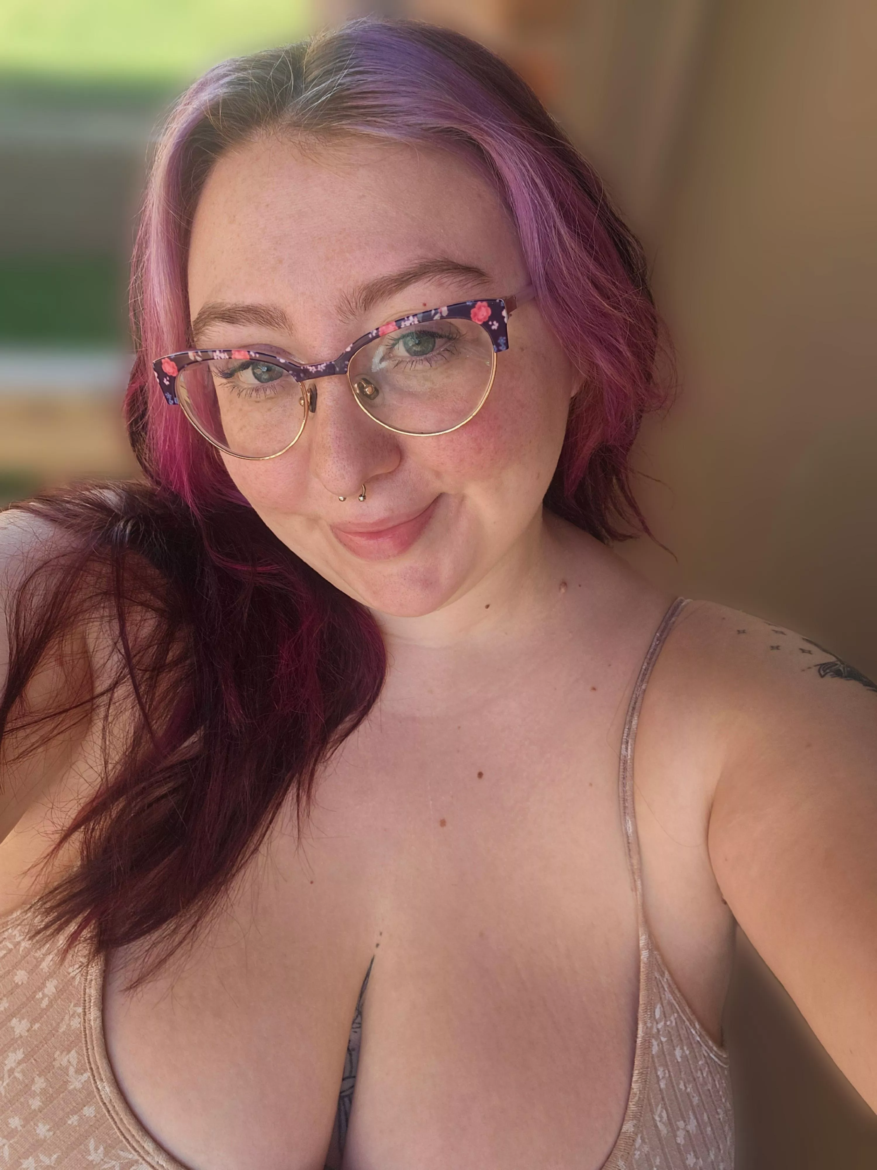 Happy hump day 💘 how's your week?  posted by sapphiremelonz