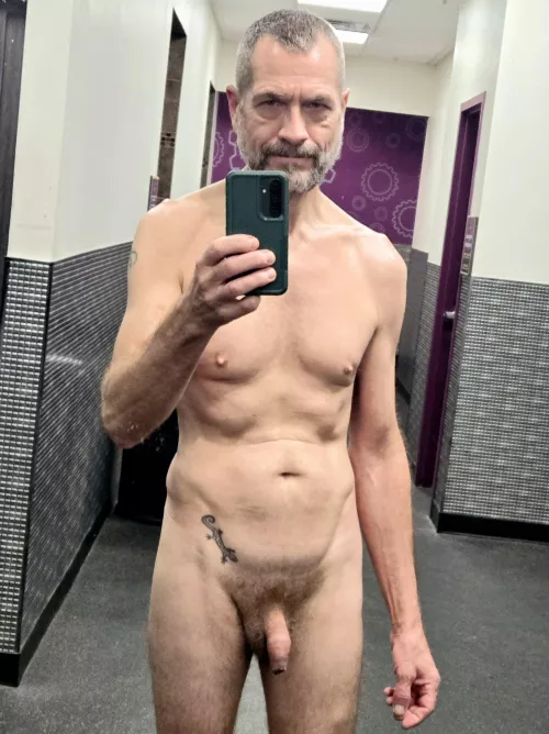 I love to take risky pics in the locker room  by cut_restored