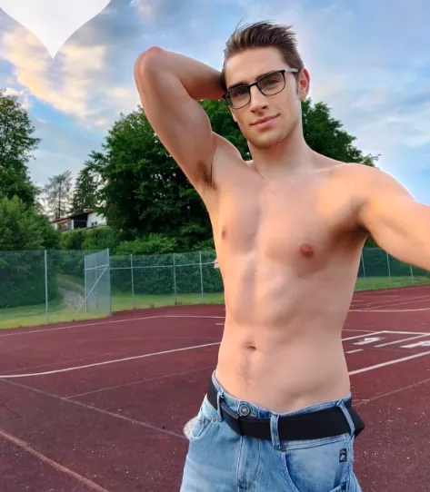 i want you to describe how amazing you think this pits smell 😉 posted by Individual-Ad4982