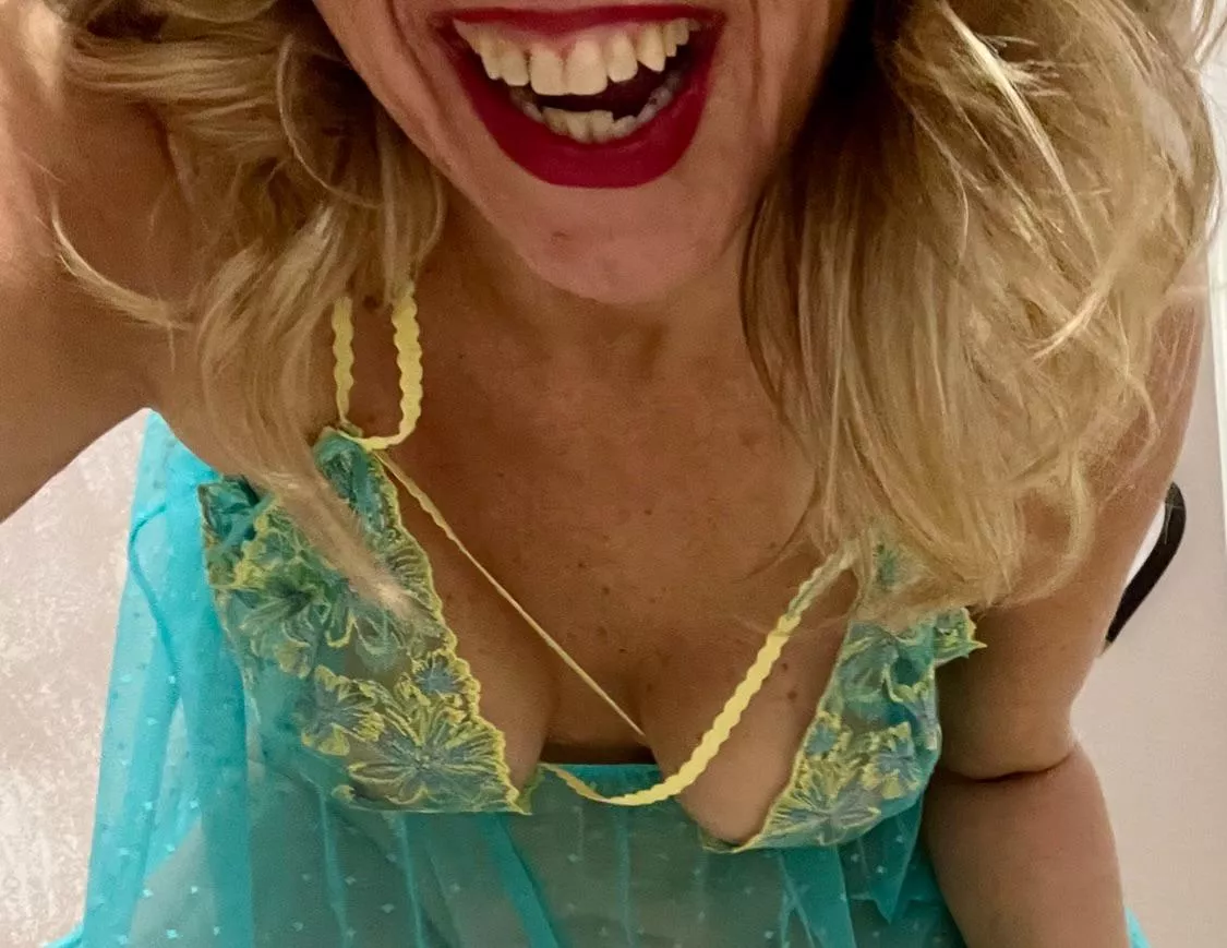 I’m definitely not feeling blue posted by naughty1milf