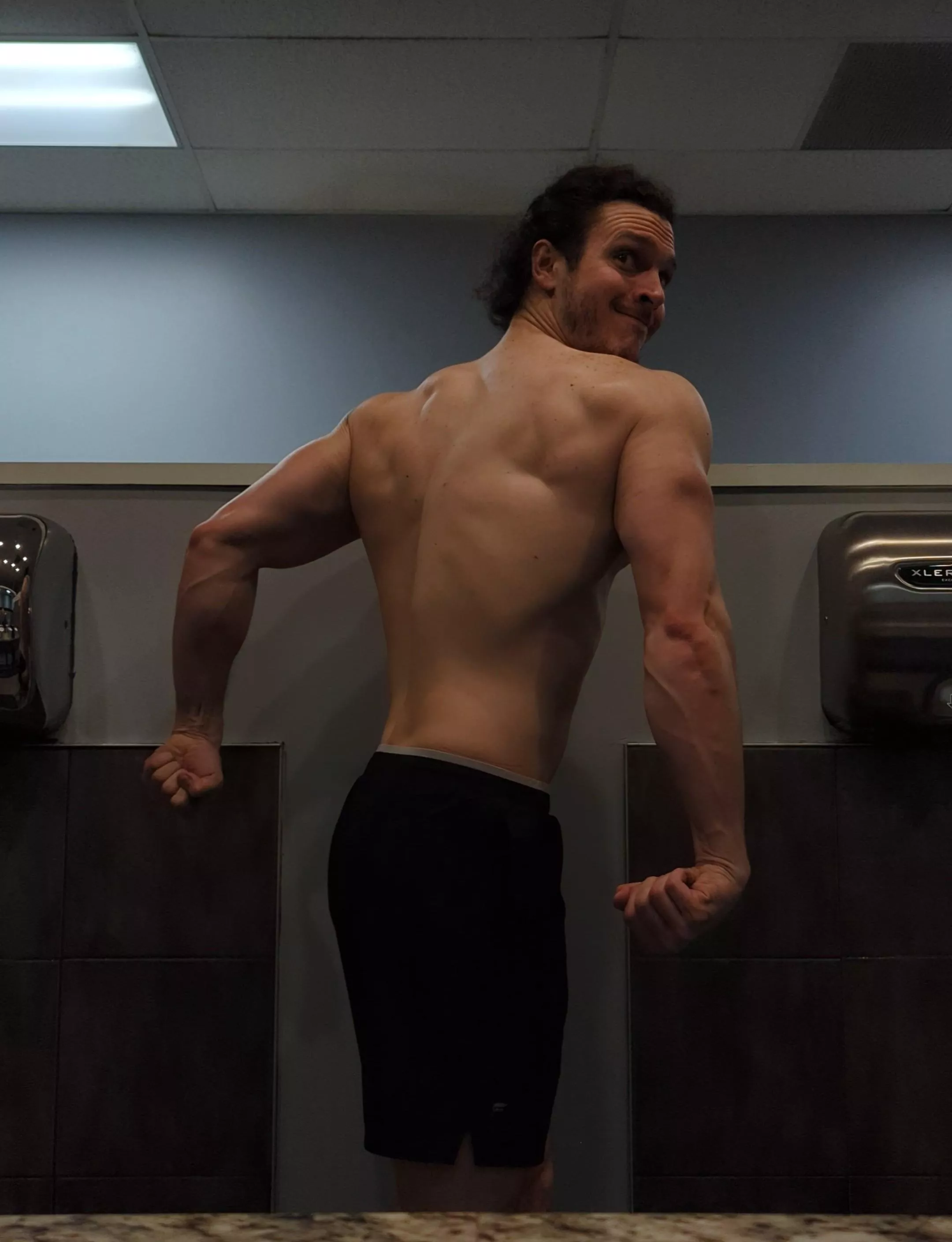 Imagine me flexing naked posted by meaty_tarzan