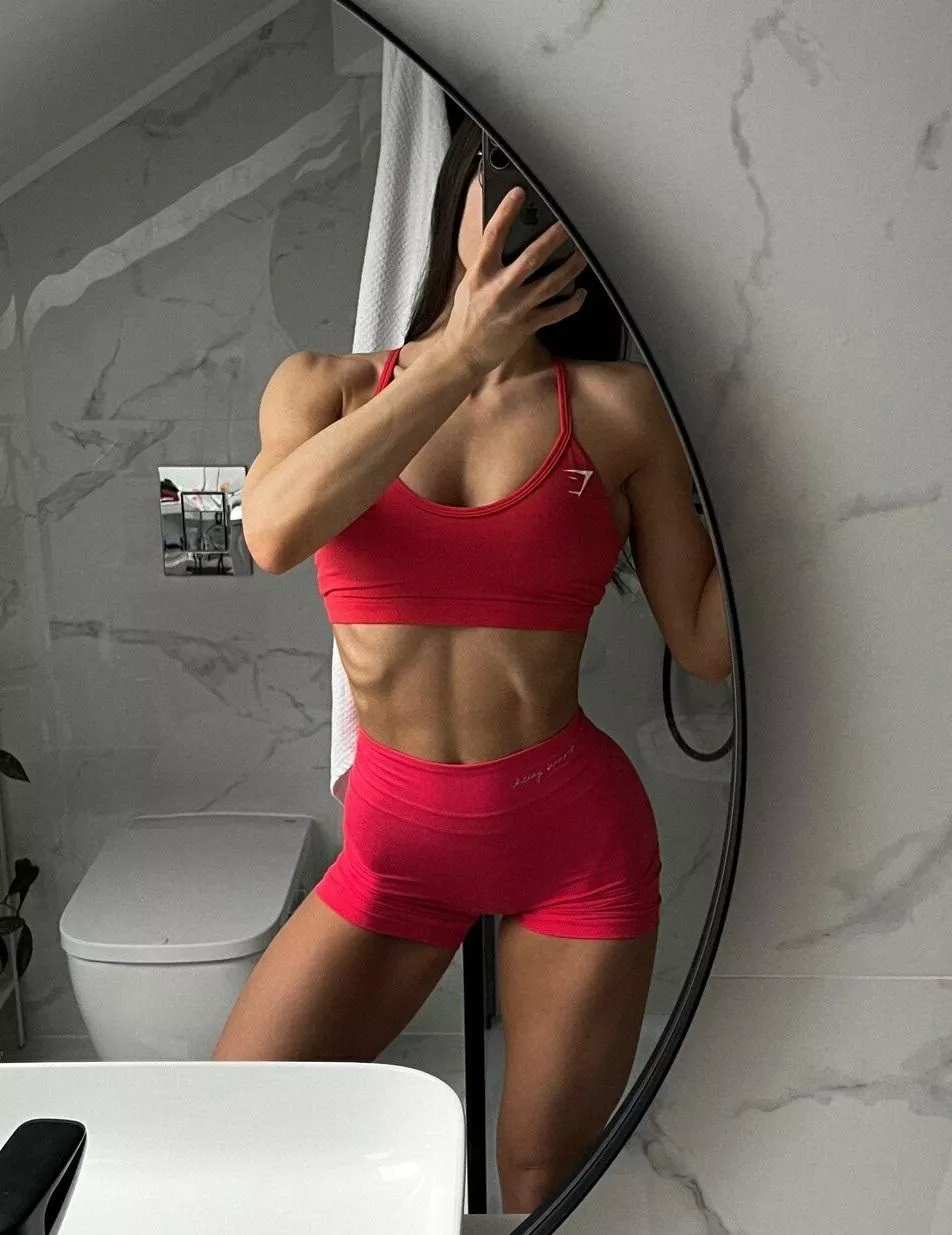 Lina - (@linasphysique) posted by linasphysiquex