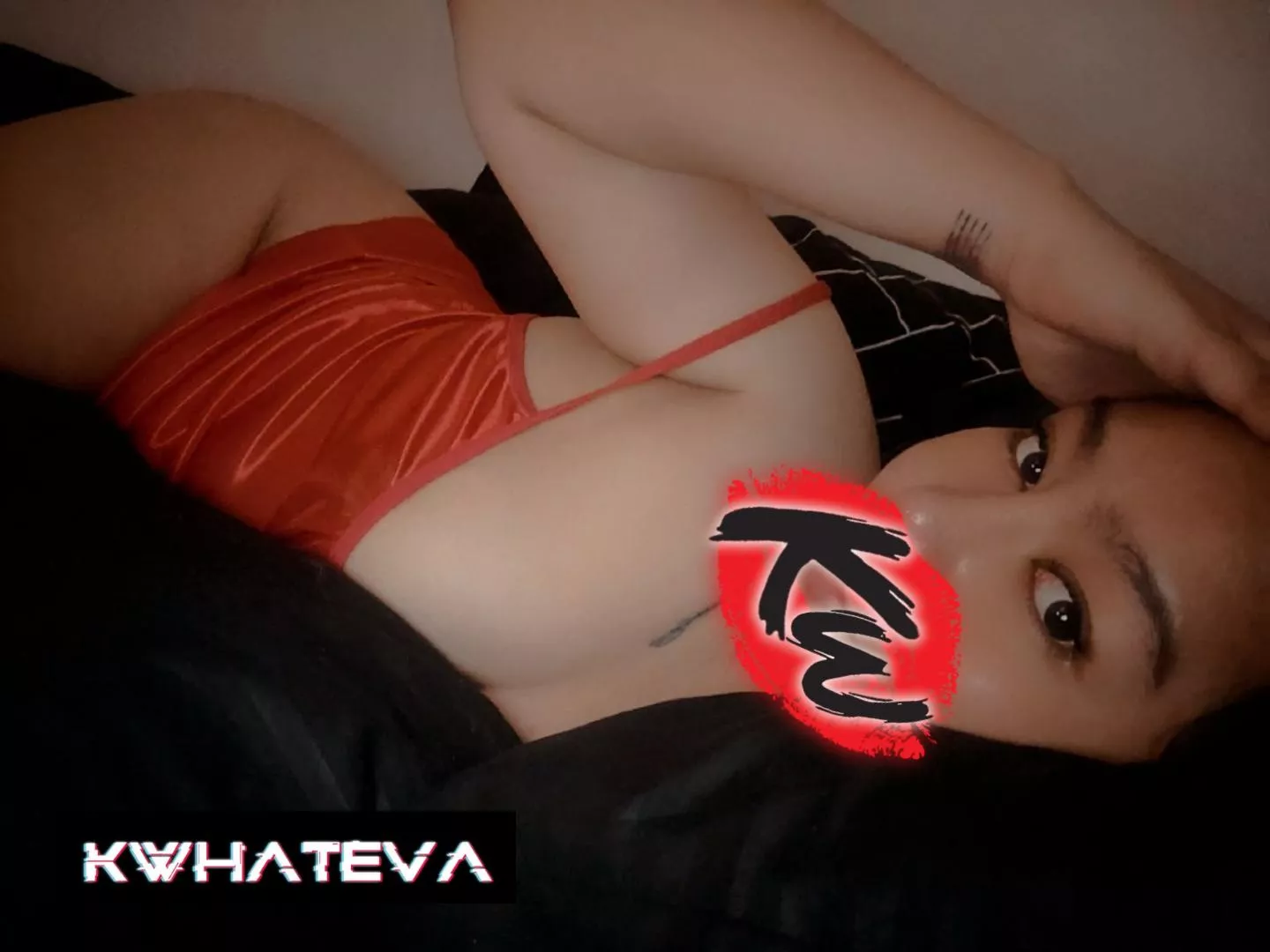 Mahigit isang taon na din pala ko walang katabi sa kama, kahit cuddle wala. 🥹 Minsan nakakalungkot na din mag-isa. Hay. K bye. (F)  posted by Kwhateva