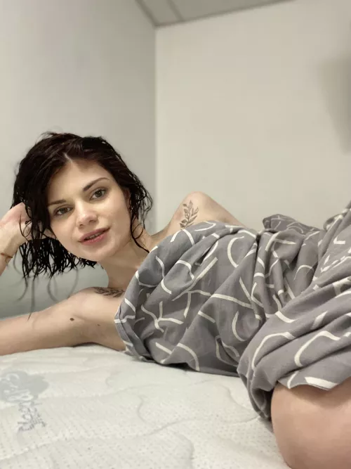 My bed is so empty today...we should fix that ;) by vdenio