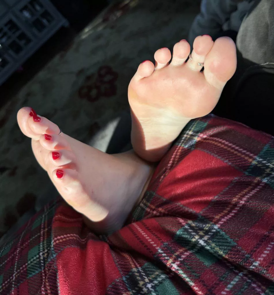 My sun kissed soles ☀️ posted by thepeachyfeet